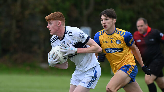 <p> Éanna Lynch checks his passing options for Coláiste Choilm against De La Salle. Picture: Larry Cummins</p>