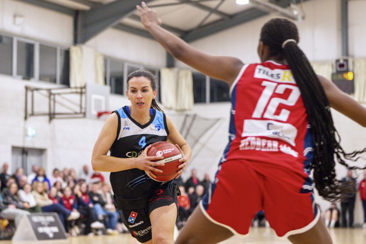 UCC Glanmire v Brunell in Upper Glanmire: Glanmire‘s Aine McKenna evades Brunell‘s Francesca Kyamagero: Picture Chani Anderson