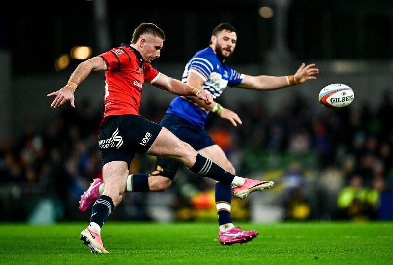 Ben O'Connor kicks ahead of Robbie Henshaw of Leinster. Picture: Shauna Clinton/Sportsfile Ben O'Connor kicks ahead of Robbie Henshaw of Leinster. Picture: Shauna Clinton/Sportsfile