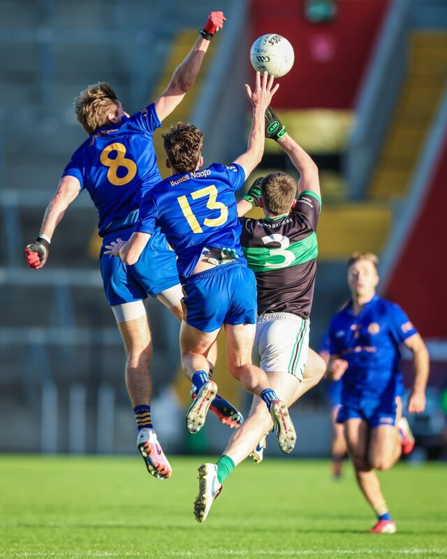 Ian Maguire and John Wigginton-Barrett of St Finbarr's battling Mark Hill of Nemo Rangers for the ball. Picture: INPHO/David Ribeiro Ian Maguire and John Wigginton-Barrett of St Finbarr's battling Mark Hill of Nemo Rangers for the ball. Picture: INPHO/David Ribeiro