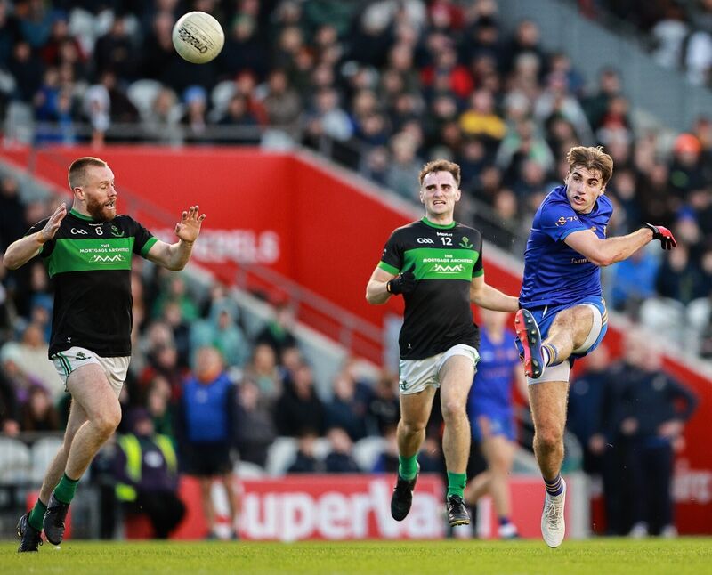 Ian Maguire of St Finbarr's kicks a point despite the attention of Nemo Rangers players Alan O'Donovan and Conor Shalloe. Picture: Thomas Flinkow/Sportsfile Ian Maguire of St Finbarr's kicks a point despite the attention of Nemo Rangers players Alan O'Donovan and Conor Shalloe. Picture: Thomas Flinkow/Sportsfile
