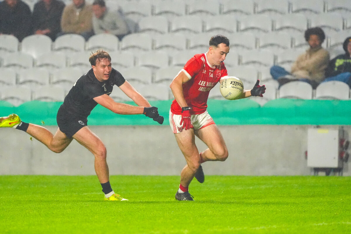 Uibh Laoire's Ian Jones breaks away from Kiskeam’s Seán Meehan. Picture: Noel Sweeney Uibh Laoire's Ian Jones breaks away from Kiskeam’s Seán Meehan. Picture: Noel Sweeney