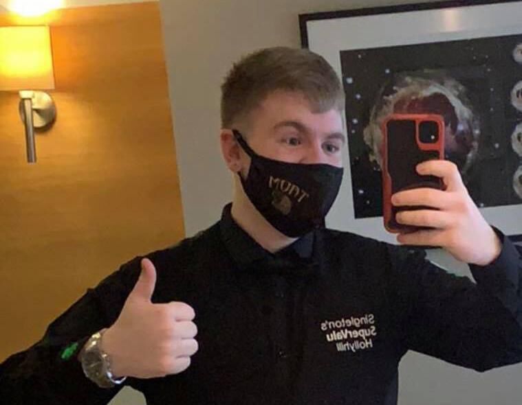 Thumbs up from Cork snooker star Aaron Hill. Thumbs up from Cork snooker star Aaron Hill.