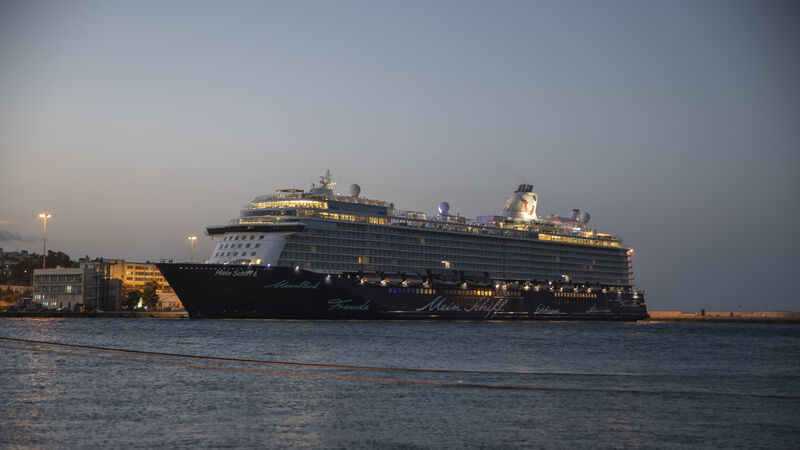 Greece tests more cruise ship crew amid Covid outbreak Greece tests more cruise ship crew amid Covid outbreak