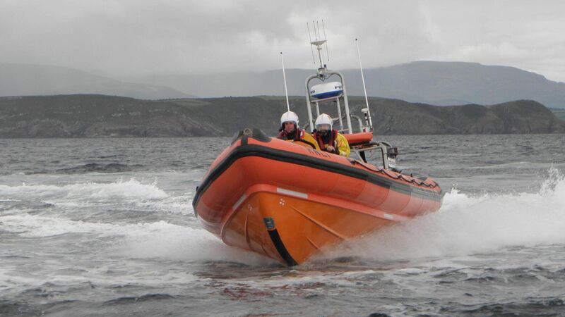 Man dies after experiencing difficulty swimming off Cork beach
