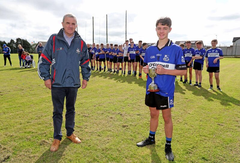  Michael O'Mahony, Chairperson Rebel Og presented Luke Hogan, Sarsfields Captain, with the Cup.