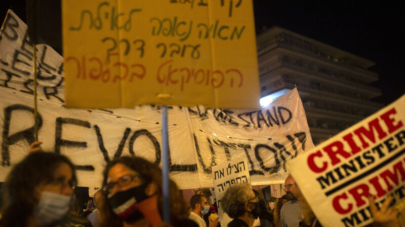 Thousands gather to protest outside Benjamin Netanyahu’s home in Jerusalem Thousands gather to protest outside Benjamin Netanyahu’s home in Jerusalem