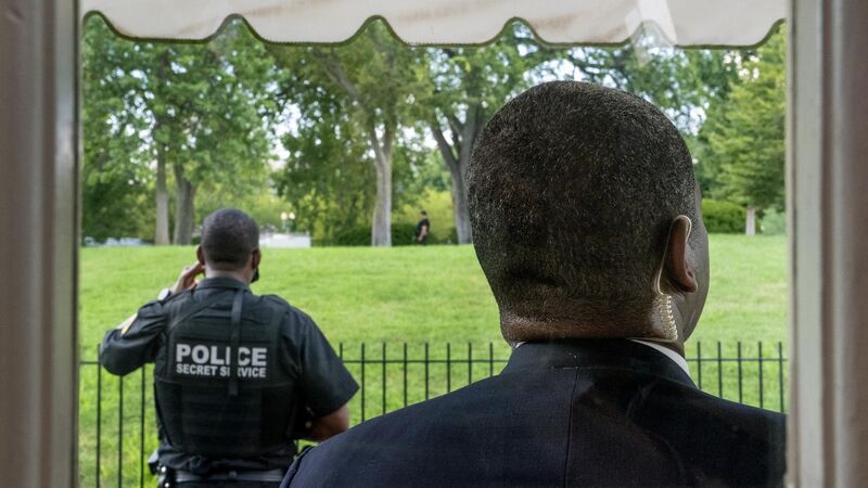 Man shot near White House had shouted threats, reports say Man shot near White House had shouted threats, reports say