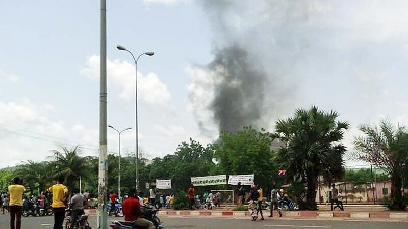 Mali’s president and prime minister held by mutinous troops Mali’s president and prime minister held by mutinous troops