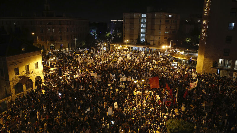 Thousands throng central Jerusalem in anti-Netanyahu protest Thousands throng central Jerusalem in anti-Netanyahu protest