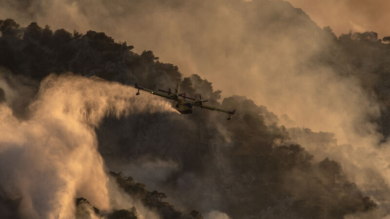 Firefighters see gains against Greece wildfire as winds drop Firefighters see gains against Greece wildfire as winds drop