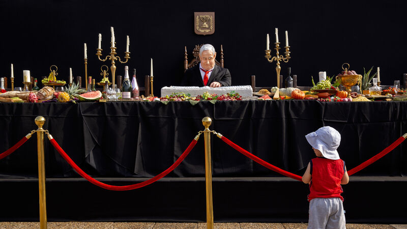 Israeli artist takes aim at Netanyahu with life-size statue Israeli artist takes aim at Netanyahu with life-size statue