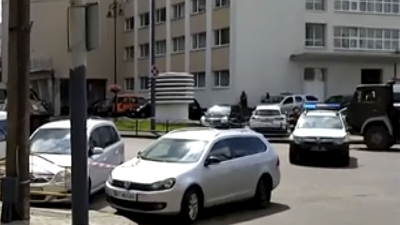 Armed man holding around 20 people hostage in Ukraine Armed man holding around 20 people hostage in Ukraine