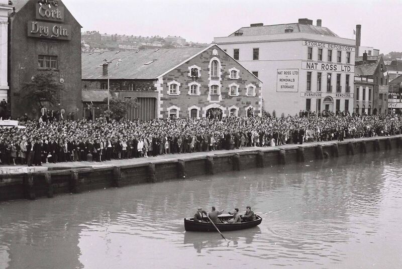 Crowds of people on Lapp's Quay awaiting the arrival of JFK Crowds of people on Lapp's Quay awaiting the arrival of JFK