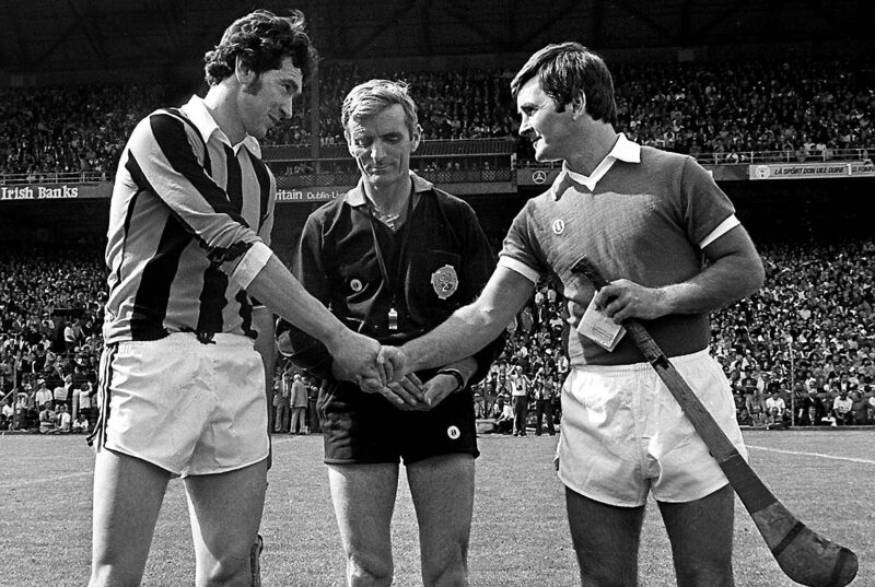 Rival captains Ger Henderson, Kilkenny, and Charlie McCarthy shake hands, watched by referee Jimmy Rankins, at Croke Park on September 3, 1978. 