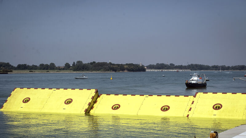 Venice puts inflatable flood barriers to the test Venice puts inflatable flood barriers to the test