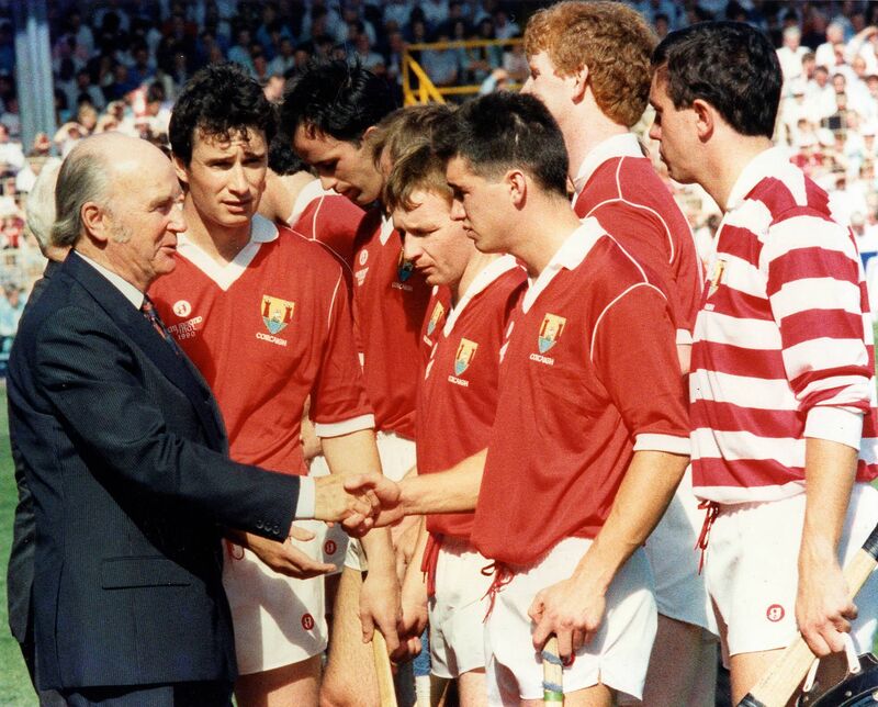 Tomás Mulcahy introducing members of the Cork team to President Hillary. From Left: Mark Foley, Seanie McCarthy, John Fitzgibbon, Kevin Hennessy and Ger Cunningham.