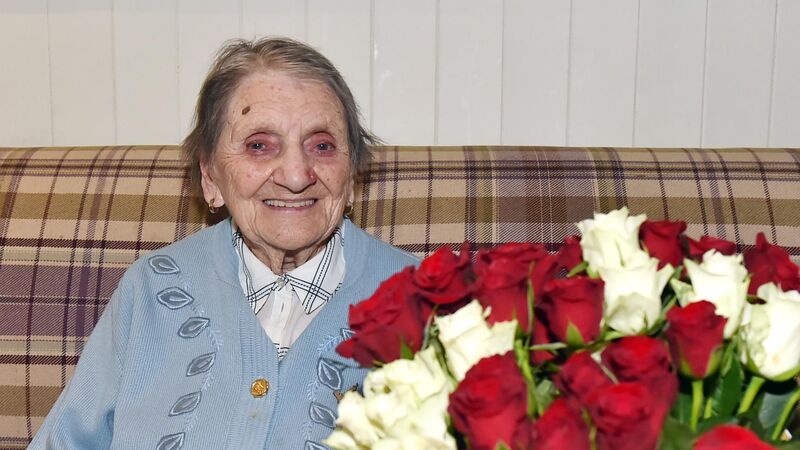 Cork's oldest woman, age 104, finally gets to go out for her favourite pub grub
