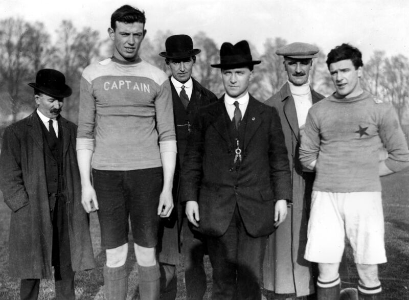 Cork Lord Mayor Tomas McCurtain meets the captains at the start of a Gaelic Football match.  