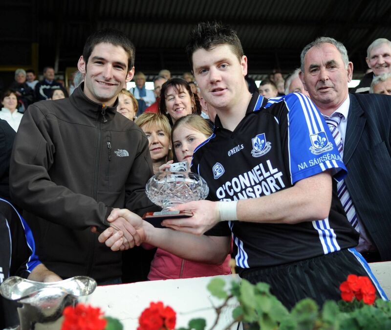 Éamonn Murphy presents the Man of the Match award to Micheal Cussen. Picture: Eddie O'Hare