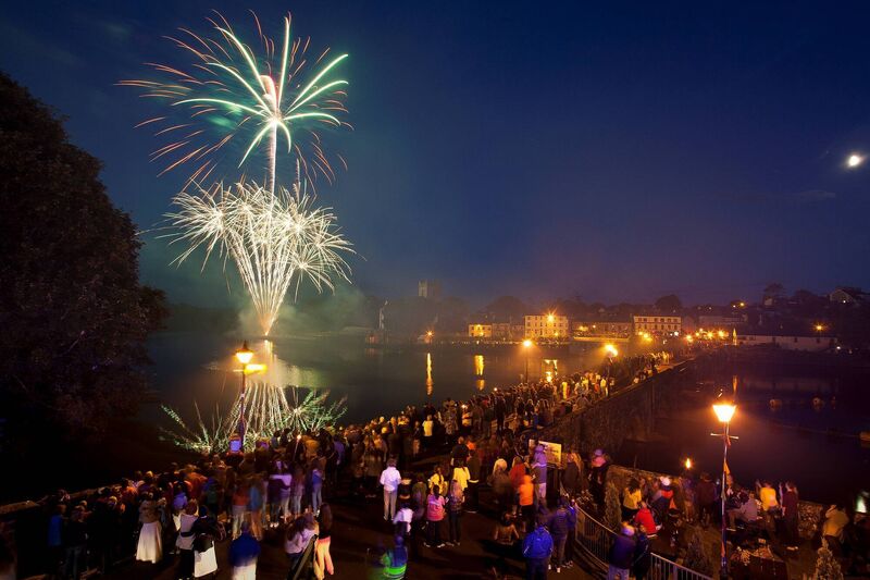 Fireworks over the Shannon at Ballina and Killaloe during the Brian Boru Millenium celebrations Picture: Charlie McGeever Fireworks over the Shannon at Ballina and Killaloe during the Brian Boru Millenium celebrations Picture: Charlie McGeever