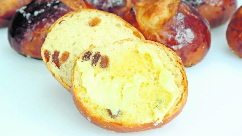 Recipe: Hot Cross Buns... easier to bake than you think