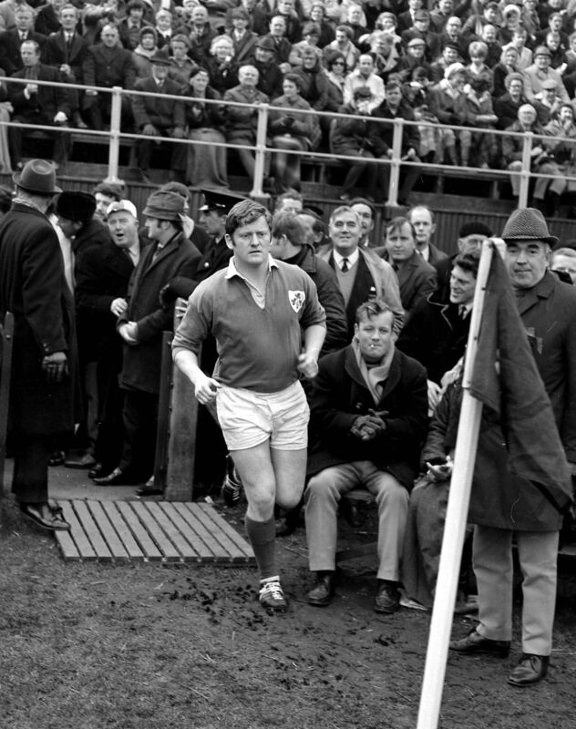 Barry McGann running on to Lansdowne Road pitch with Ireland. Nostalgia