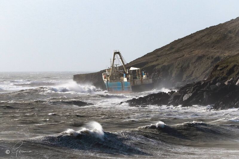 Boat on the rocks in Ballyandreen, Ballycotton during Storm Dennis. Picture credit: Gemma Kelleher Boat on the rocks in Ballyandreen, Ballycotton during Storm Dennis. Picture credit: Gemma Kelleher