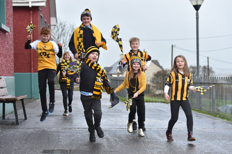 Scoil Realt na Mara, Ballycotton, East Cork had a colours day in support of their team Russell Rovers. Included are brothers, sisters and Teresa Moynihan mother of Daniel the Captain and Kevin, team player, with Ollie Roche, Jack Kennefick, conor Gleeson, Dhane and Abby Murtagh and Eve Gleeson. Picture: Dan Linehan
