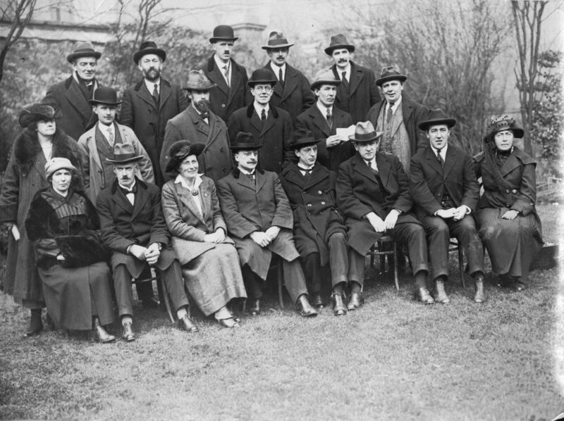 DL Fawsitt with Michael Collins and Eamon De Valera, taken from the Fawsitt Archive.