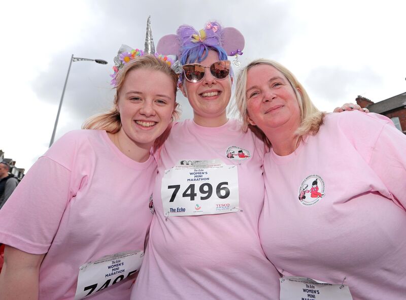 Ciara, Sarah and Pauline O'Neill, Cathedral Road. Ciara, Sarah and Pauline O'Neill, Cathedral Road.