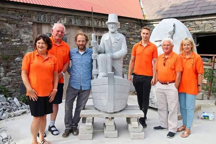 Youghal 4 All members Helen-Heaphy Grainge, Packie White, Adrian Hyde, Jim Flanagan, Sandra Mclellan with sculptor Matthew Thompson.
