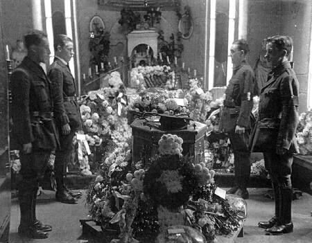 Florrie O’Donoghue (second left) beside the remains of late Lord Mayor of Cork Tomás Mac Curtain in 1920 Florrie O’Donoghue (second left) beside the remains of late Lord Mayor of Cork Tomás Mac Curtain in 1920