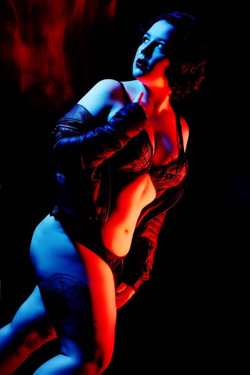 Emerald Elle at Chique Photography & Makeover Studios in Leeds Emerald Elle at Chique Photography & Makeover Studios in Leeds