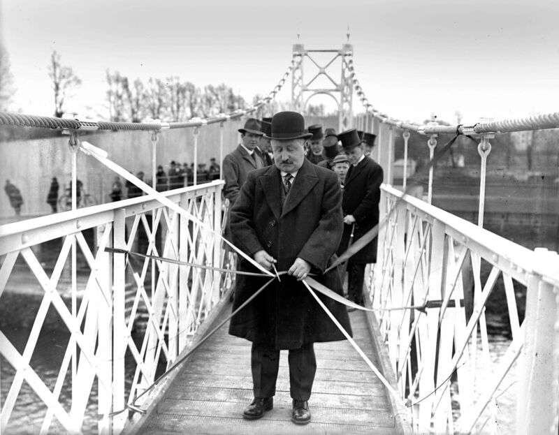 Peace Commissioner Mr M. O'Driscoll officially opening Daly's Bridge (otherwise known as the 'Shakey' Bridge) at Sunday's Well in 1927. Peace Commissioner Mr M. O'Driscoll officially opening Daly's Bridge (otherwise known as the 'Shakey' Bridge) at Sunday's Well in 1927.