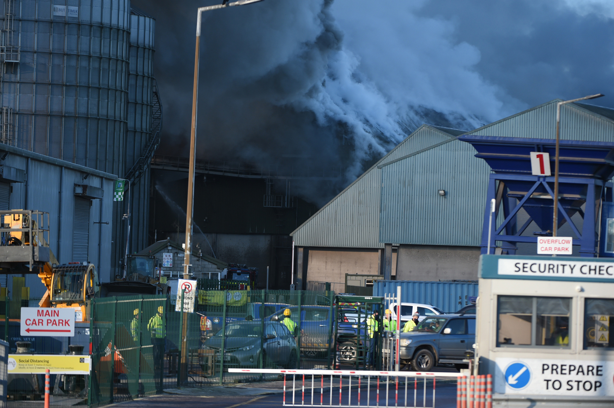 Latest: Residents near Port of Cork advised to stay indoors as firefighters deal with major blaze at grain store - Vimarsana News