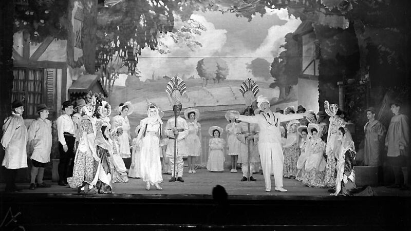 A trip back in time, to nights at the opera A trip back in time, to nights at the opera
