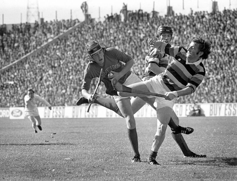 Barrs forward Christy Ryan clashes with Glen men Teddy O'Brien and Martin O'Doherty. 