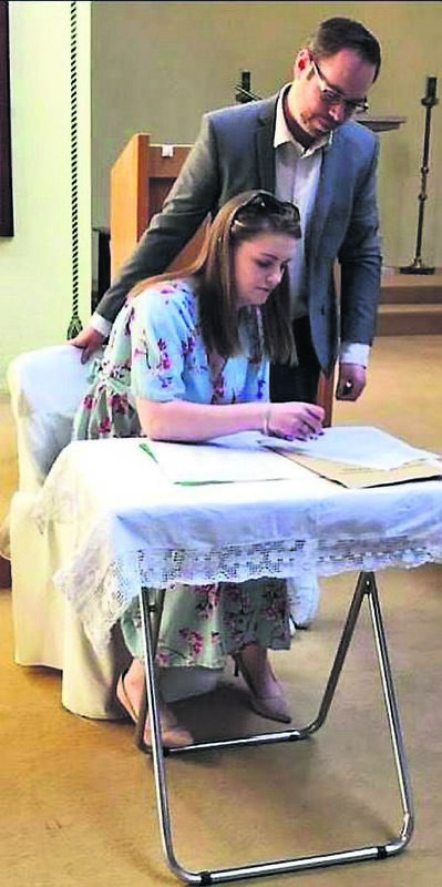 Yvonne and Damien O’Sullivan initially cancelled their wedding, then went ahead at the last minute! Yvonne and Damien O’Sullivan initially cancelled their wedding, then went ahead at the last minute!