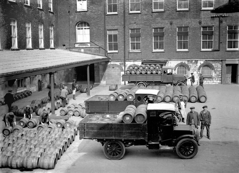 Loading kegs of stout at Beamish &amp; Crawford brewery in 1929.