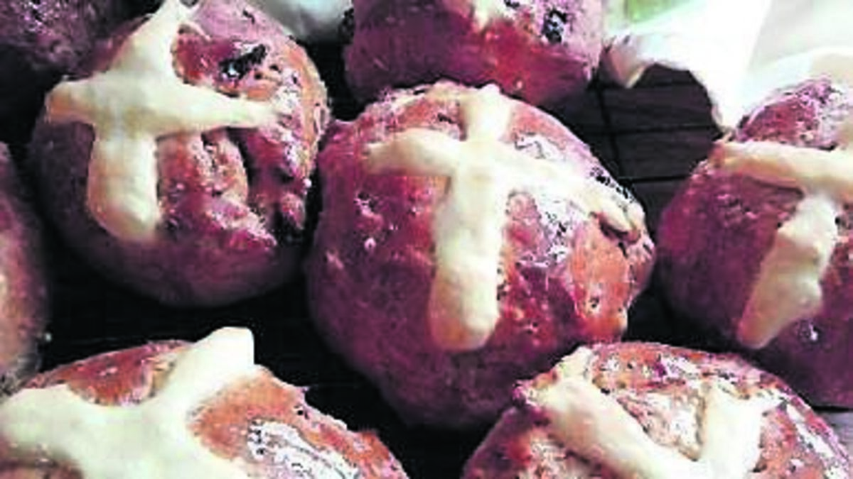 How to make delicious Hot Cross Buns