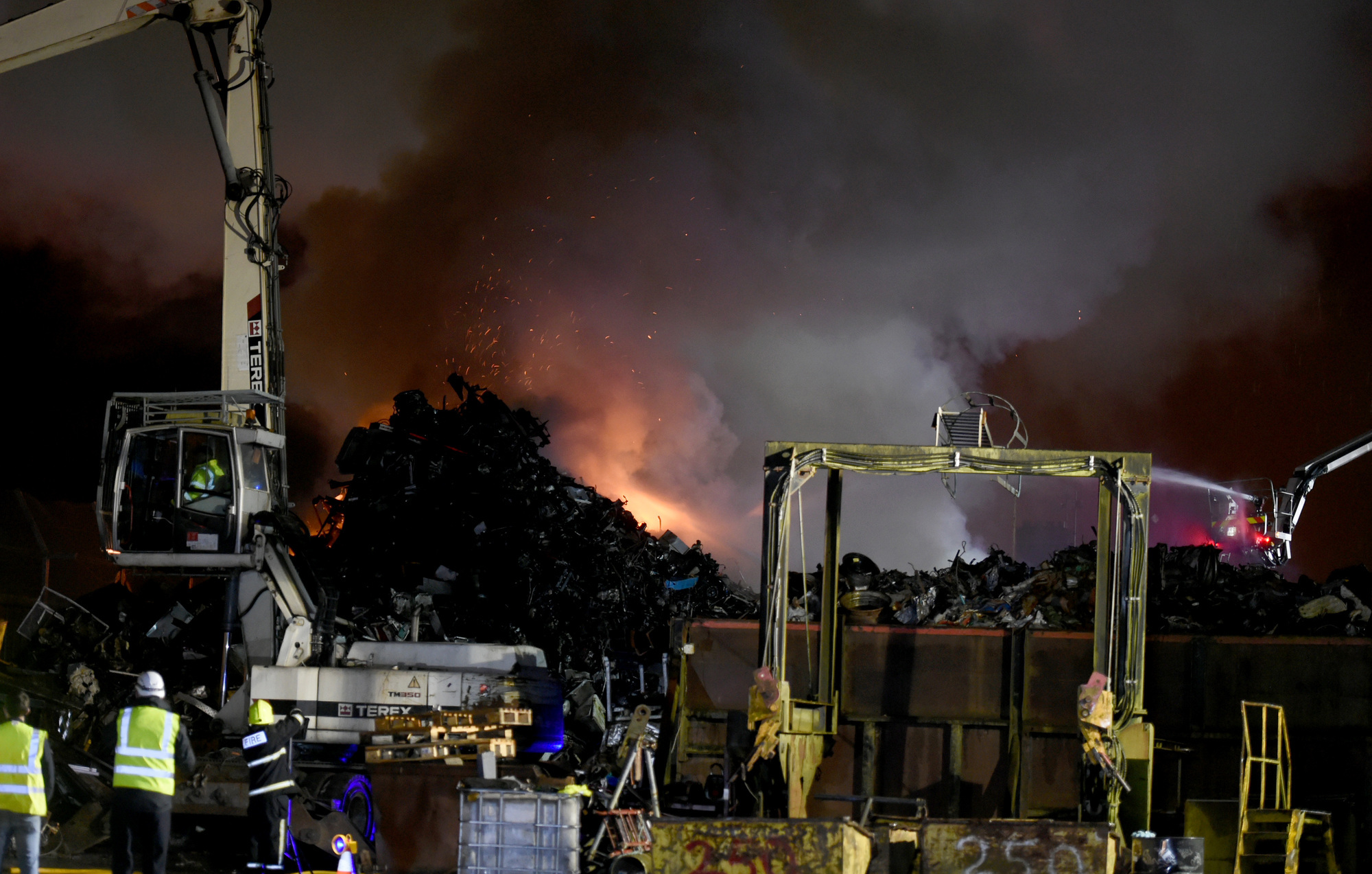 WATCH: Fire crews work through night to contain blaze at Cork city recycling centre - Vimarsana News
