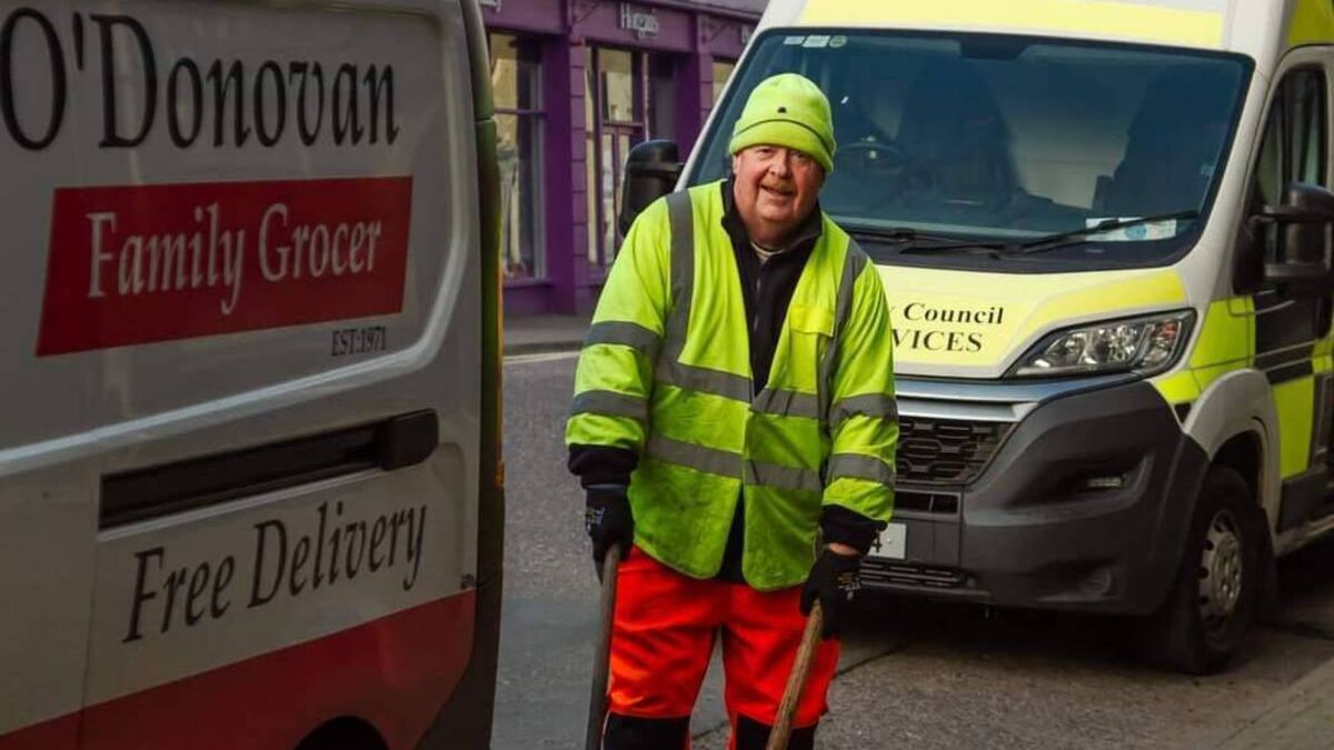 Cork man retires after 31 years of distinguished service with Council