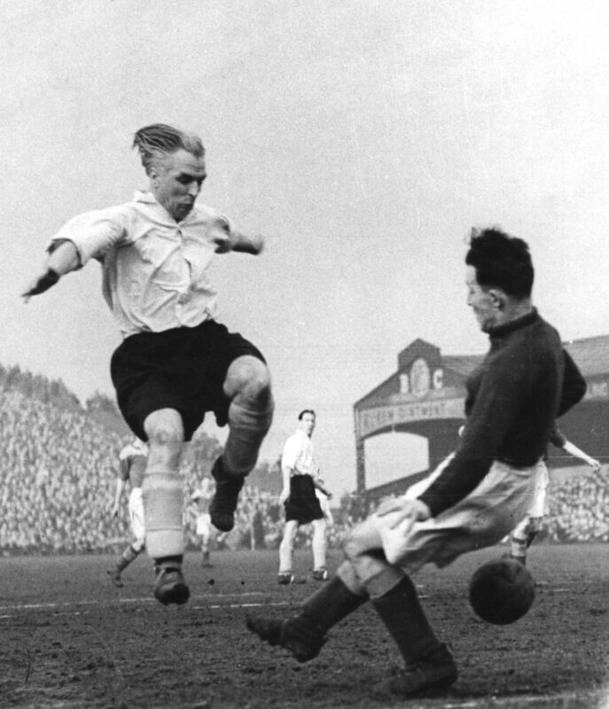 Raich Carter in action for Hull City against Bradford City. Picture: Allsport Hulton/Archive