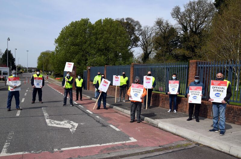 Members of the Independent Workers Union pictured outside the ESB southern headquarters, Wilton, Cork, during a national 24 hour official strike.Picture:Denis Minihane. Members of the Independent Workers Union pictured outside the ESB southern headquarters, Wilton, Cork, during a national 24 hour official strike.Picture:Denis Minihane.