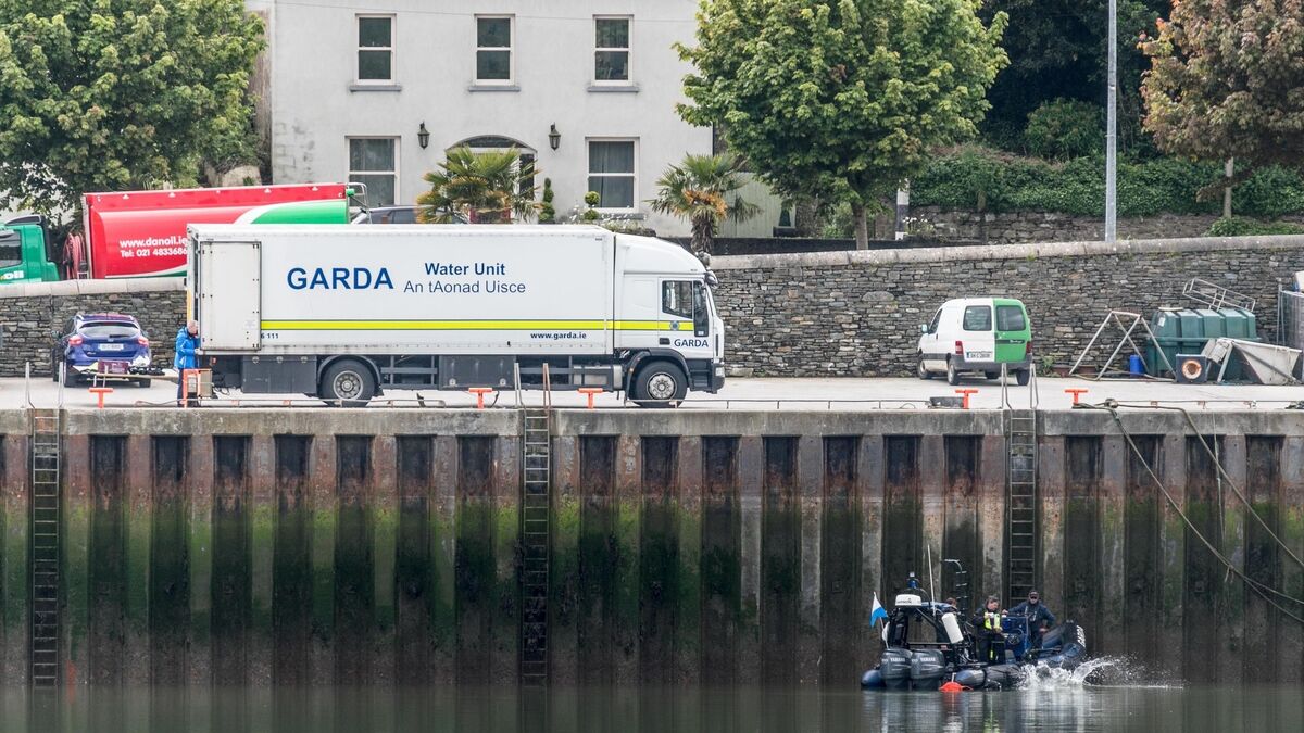 DNA taken from car found in water at Crosshaven sent for analysis; Gardaí say results could take weeks