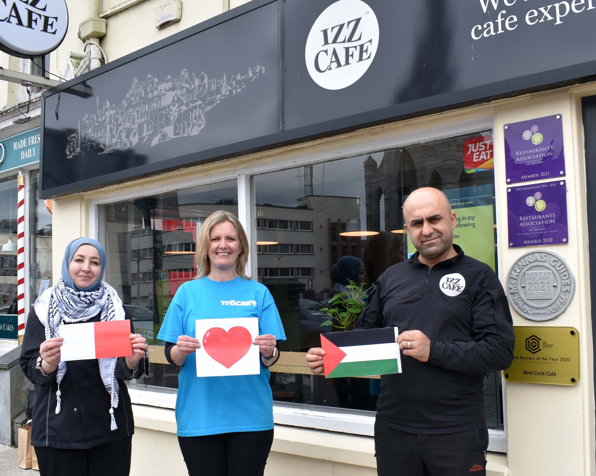 Cork cafe presents cheque to charity following hugely successful fundraiser - Vimarsana News