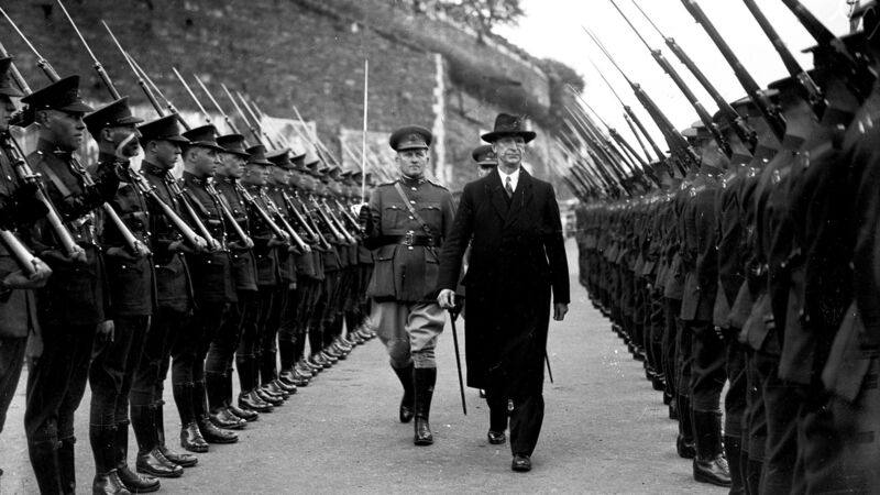 Armed raid on railway, and General says Irish have great distrust for English