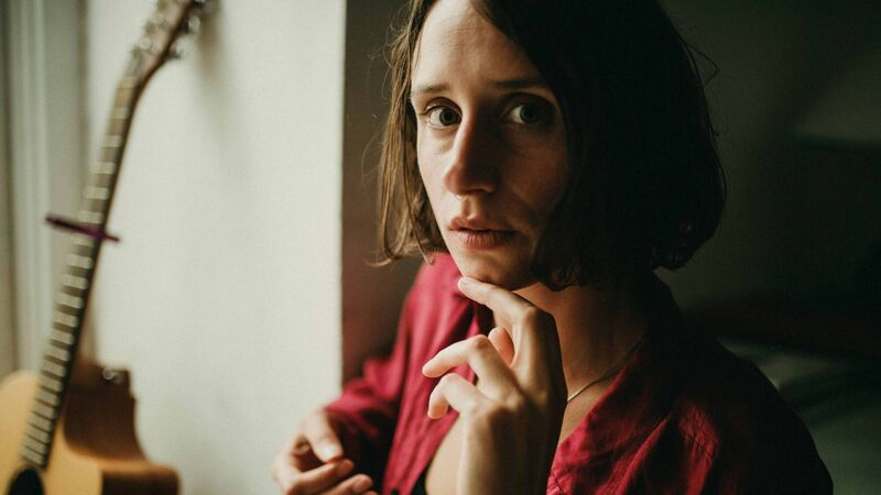 Strong coffee, sunshine and singing.... that's what makes me happy