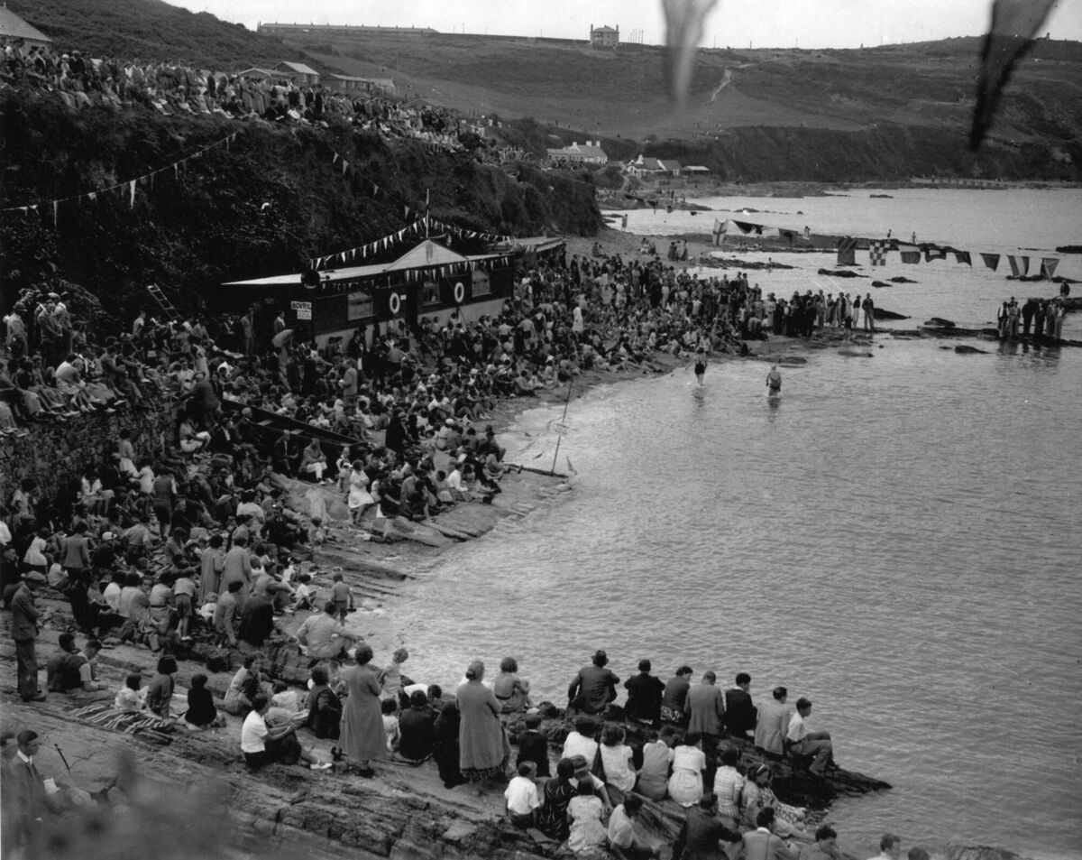 A swimming regatta in Graball Bay, 1937.